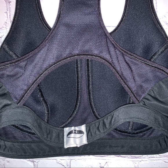 Under Armour Bra - Picture 6 of 7